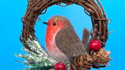 Product image for Quicker Makes-Mini Robin  Wreath