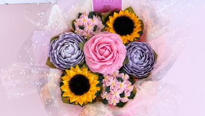 Product image for Blooming Buttercream Bouquets: Cupcake Decorating and Bouquet Arrangement