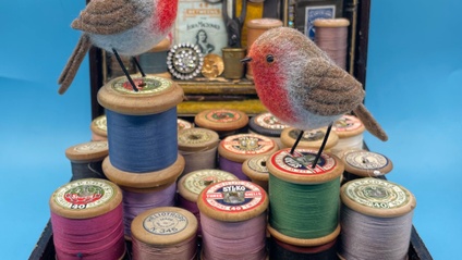 Product image for Dainty Robin on Bobbin
