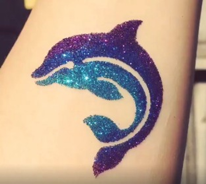 how-to-do-glitter-tattoos-juicy-body-art