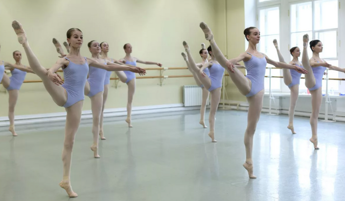 PORT DE BRAS - Learn the 5 Basic Arm Positions in Ballet - Ballet Centre  Basics