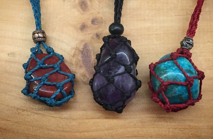 Interchangeable Macrame Crystal Necklace (DIY Tutorial) 