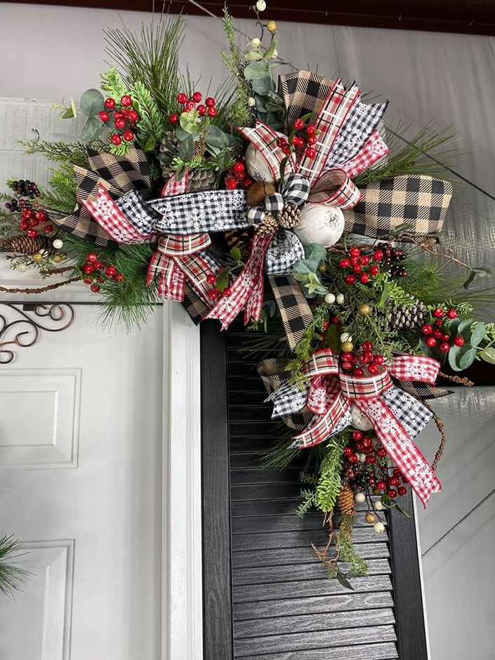 Wreath Chateau Tutorial 30 - Christmas Corner Swags | Damon Oates